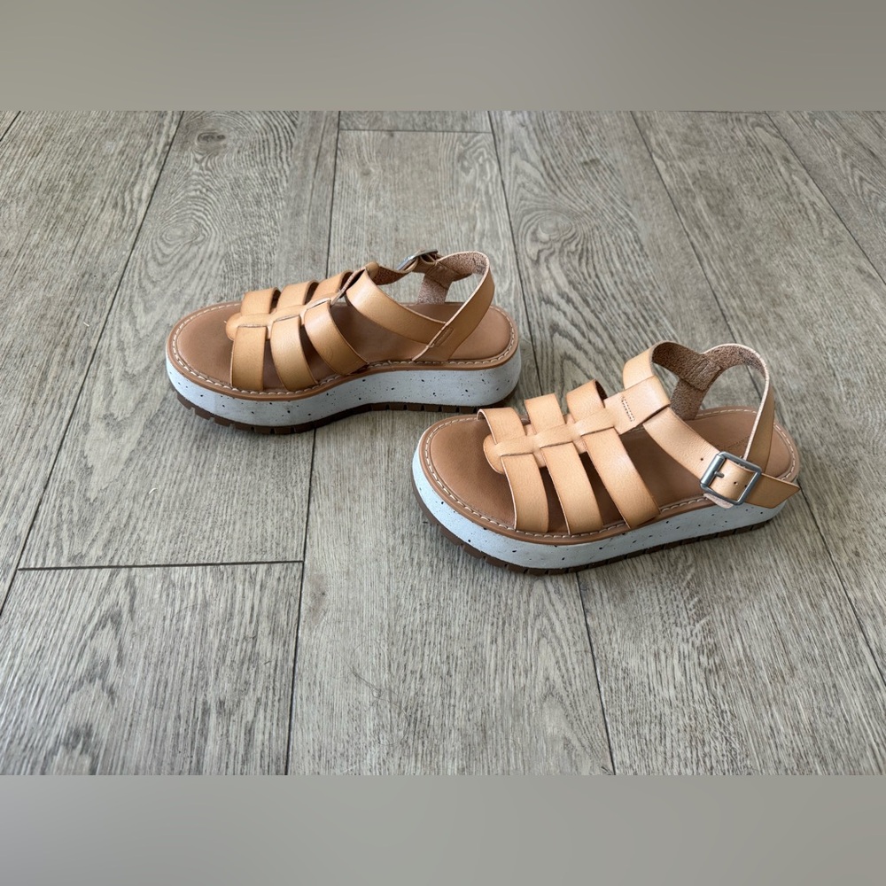 Universal Thread Tan Platform Cage Sandals. Size 6 - Picture 2 of 7